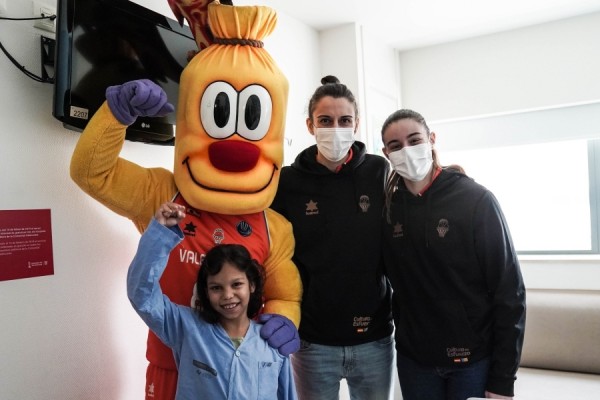 Valencia Basket y Falomir Juegos, fieles a su cita anual con la campaña ‘Un juguete, una Sonrisa