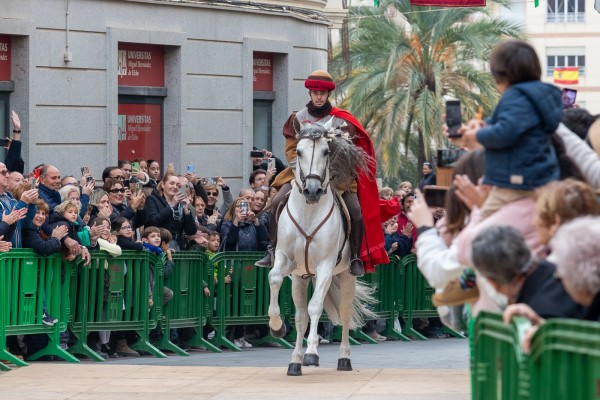 Cantó entra por la Plaça de Baix en 2 minutos y 40 segundos en una carrera impoluta