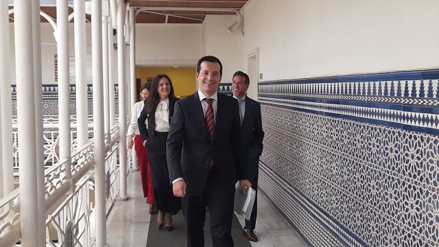 Vox arremete contra la 