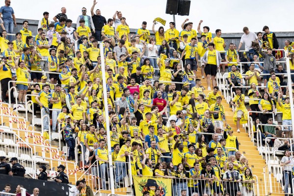 Más de 700 'groguets' en Mestalla: la afición del Villarreal agota las entradas para el derbi