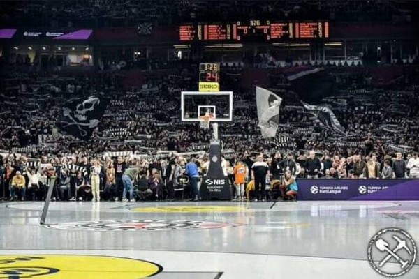 El Partizan, multado con 30.000 euros por los incidentes de sus hinchas en la Fonteta
