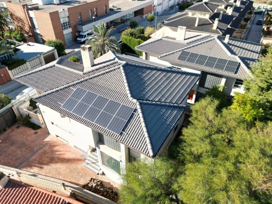 Petrer cierra el año con 121 instalaciones de placas solares en viviendas residenciales