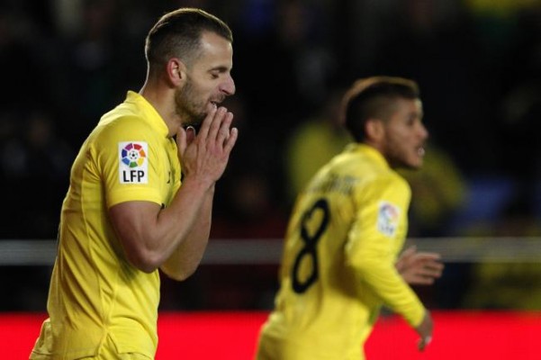 Roberto Soldado será operado hoy en Gijón de su rotura de ligamento