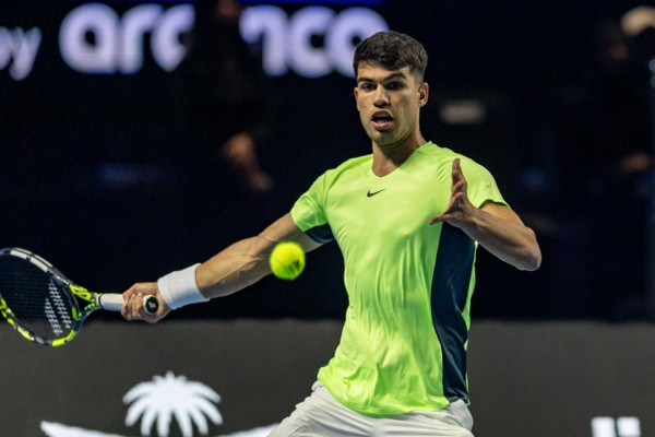 Alcaraz, tras ganar a Djokovic en Riad, tendrá su exhibición en casa con baile, música y espectáculo