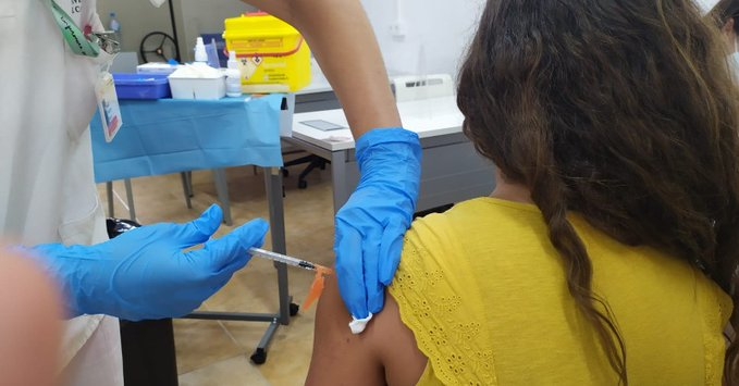 Sanidad pide vacunarse: 115.000 castellonenses lo han hecho de la gripe y casi 85.000 de la covid-19