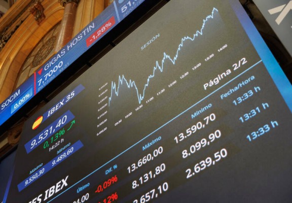 Objetivo: no perder los 10.100 puntos al cierre... y el Ibex 35 lo consiguió en una anodina sesión
