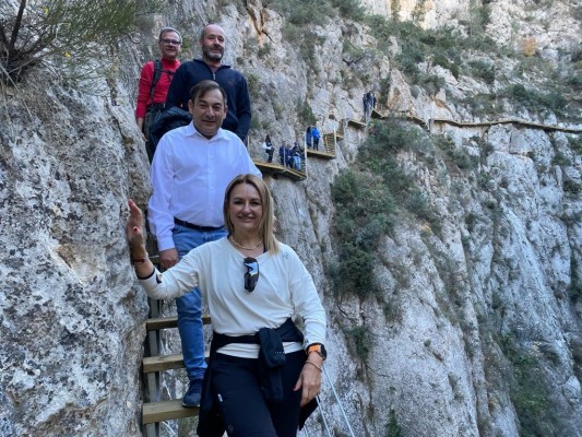 Turisme impulsa un proyecto piloto de sensorización en la Pasarela de Relleu