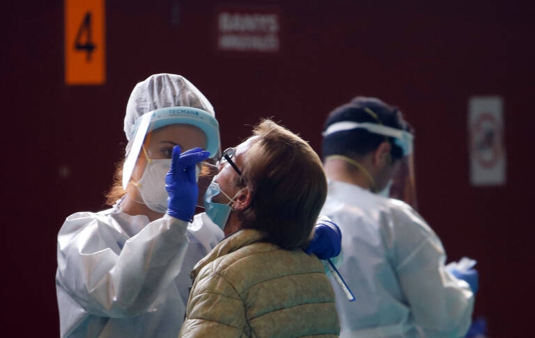 Las infecciones por covid suben un 83% y la gripe un 183% en la última semana en la Comunitat