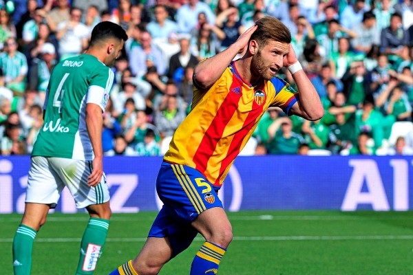 La salida de Mustafi entra en su fase clave