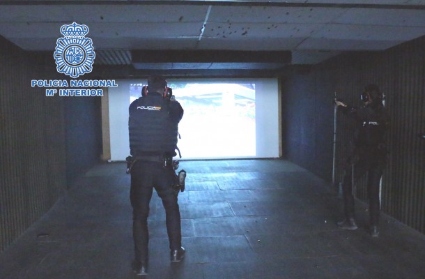 La Jefatura Superior de la Policía Nacional de la Comunitat inaugura su nueva galería de tiro virtual