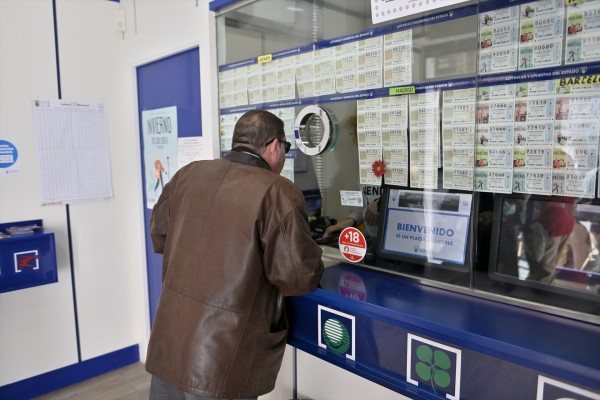 Los valencianos, los cuartos que más gastan en lotería del Niño con 24,7 euros
