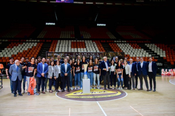 El Valencia Basket entra en el cielo español con su primera Liga y se le atraganta su digestión
