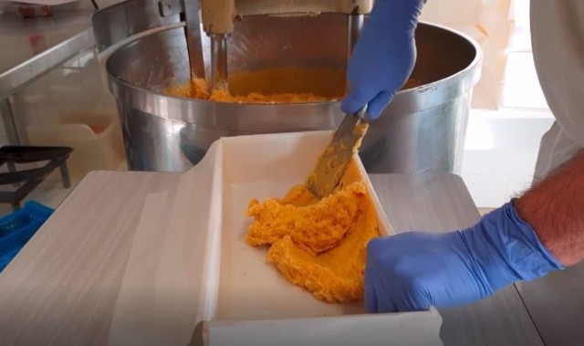 Los pasteleros artesanales de Murcia endulzan la Navidad con la nueva tendencia: chocolate de origen
