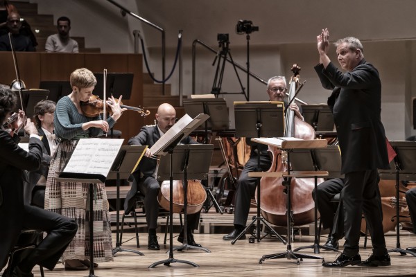 La Orquesta de València, Liebreich y Faust despiden el año de forma brillante con Ligeti y Brahms
