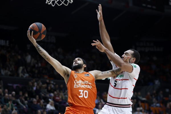 El Granada asalta la Fonteta y supera a un inconsistente Valencia