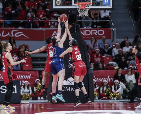 El Valencia Basket arrebata el liderato a Casademont Zaragoza