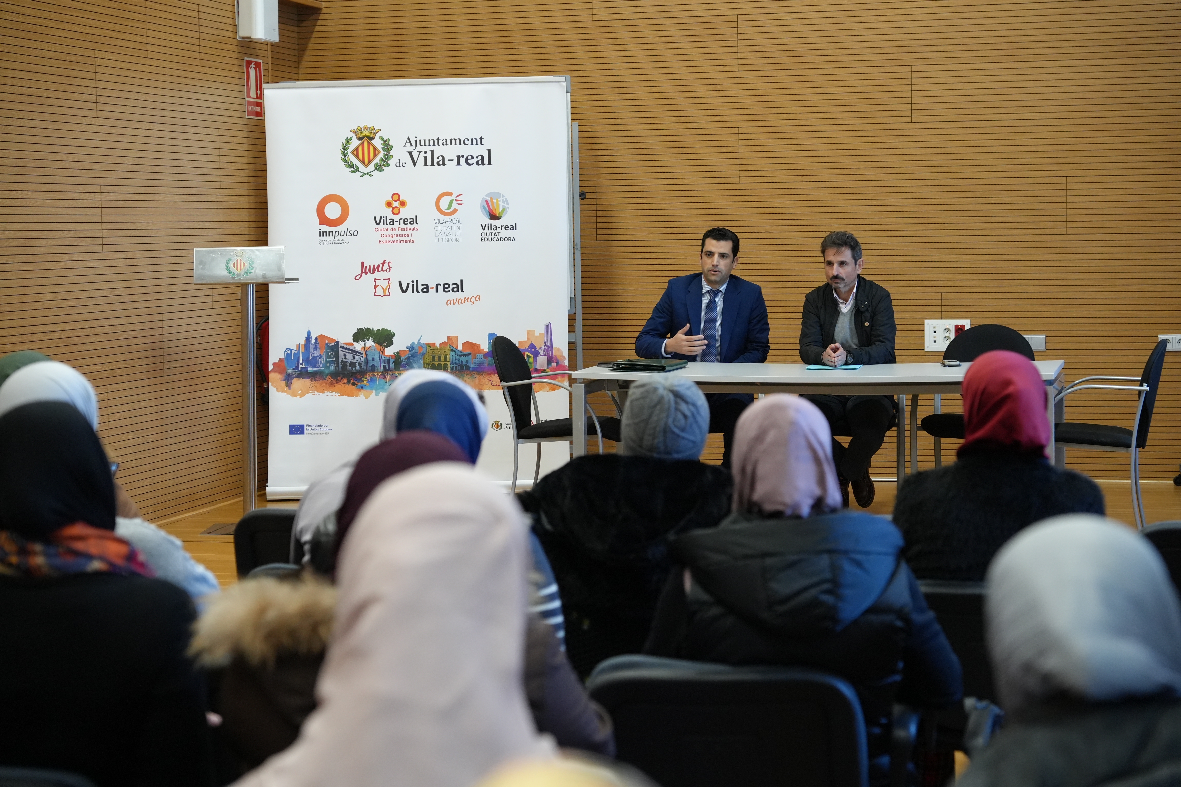 Vila-real refuerza la integración: entrega los diplomas de castellano para extranjeros 
