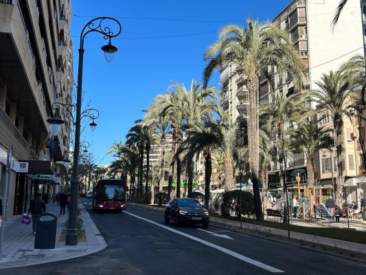 Alicante reabre los carriles de bajada de la Avenida Federico Soto