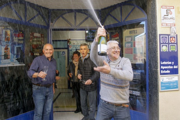 El tercer premio inunda de millones a los municipios alicantinos de Biar y Cañada