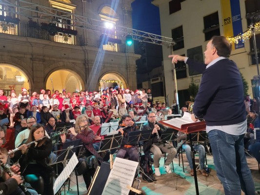 Los villancicos de los escolares y la Banda Municipal regresan a la Plaza Mayor de Castelló