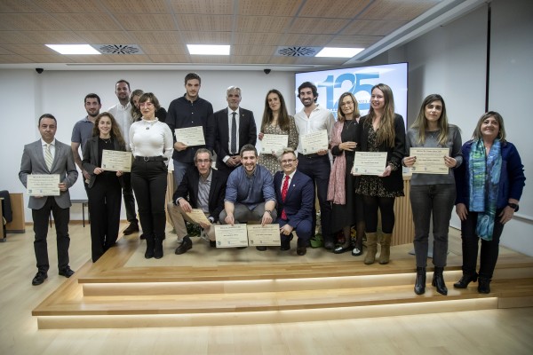 El Colegio de Médicos de Castellón entrega sus becas a proyectos de investigación y formación