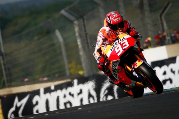 Marc Márquez es trasladado al hospital tras caerse en los libres