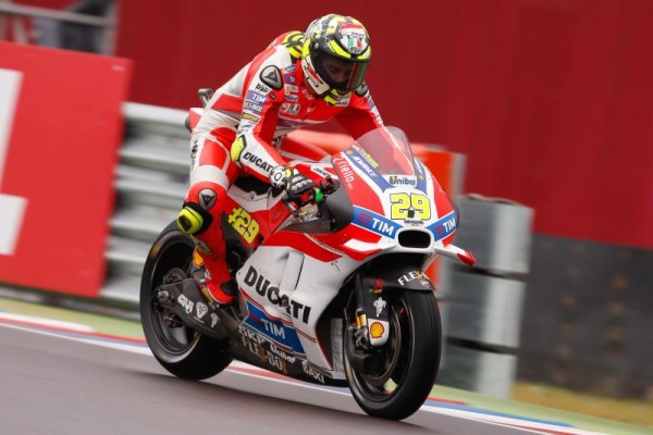Andrea Iannone hace la segunda pole de la temporada en Spielberg