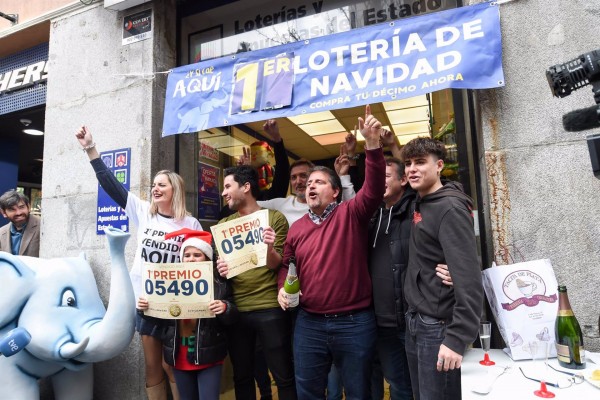 Los murcianos se juegan 69 euros de media en la Lotería de Navidad, que reparte 2.590 millones