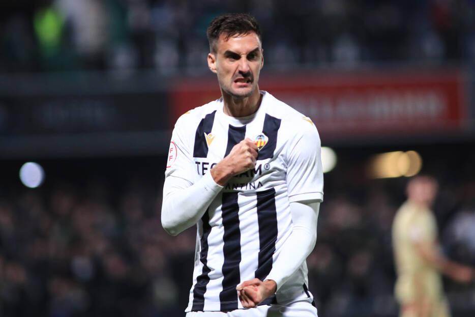 El Castellón asegura goles hasta 2026: Jesús de Miguel amplía su contrato con el club un año más