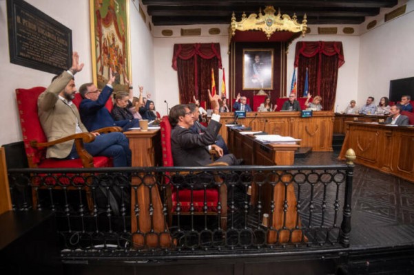 El número de asesores de Elche podría estar en fraude de ley por superar el máximo, 27, según CCOO