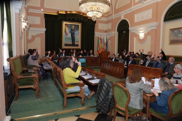 El pleno de Castelló aprueba por unanimidad que no se instalen gasolineras en núcleos residenciales

