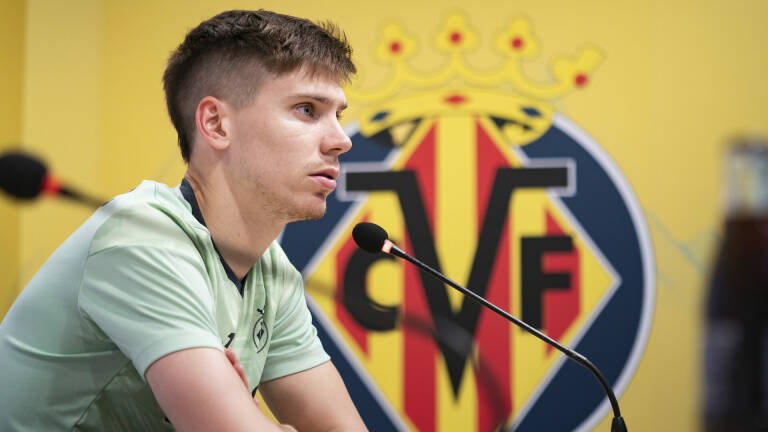Foyth pasa otra vez por el quirófano para solventar sus problemas en el hombro
