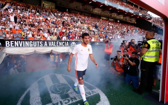 Parejo, Abdennour y Santos no se escapan de la bronca de Mestalla que ovaciona a Jaume y Alcácer