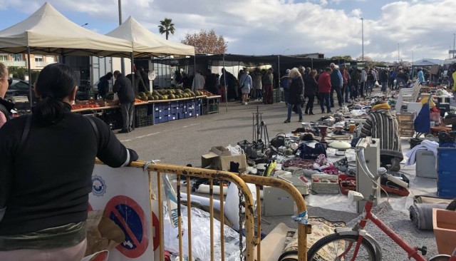 El Verger aumenta un 50% el pago por estar en el rastro y obligará a los vendedores a limpiar sus paradas


