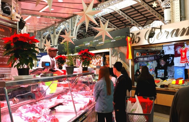 Los mercados municipales amplían su horario y refuerzan la atención durante el periodo navideño