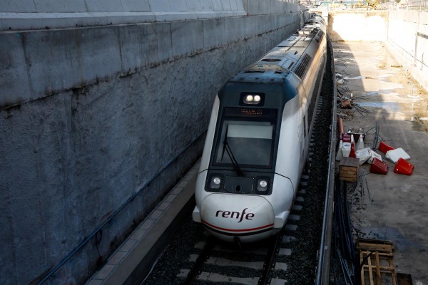 El AVE entre Murcia y Madrid transporta a 590.000 viajeros en su primer año de servicio