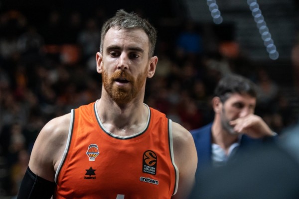 Víctor Claver, baja al menos tres semanas por una rotura en el bíceps femoral
