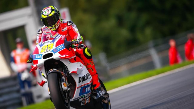 Iannone gana en una jornada histórica para Ducati