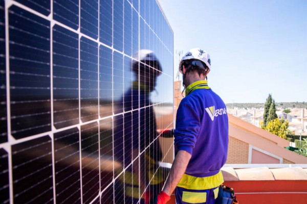Movimientos en Verne: salen cargos directivos y Telecom absorbe la filial de energía 