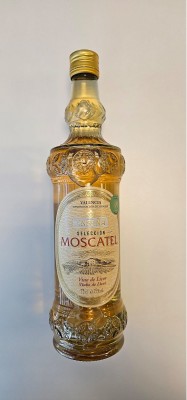 Sorpresa en la cesta de Navidad de la Diputación de Alicante: la mistela es...de Valencia