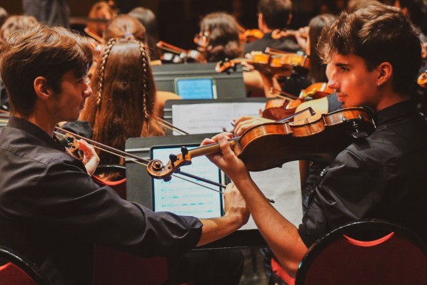 El Consell permitirá desgravar en el IRPF la formación musical, la compra de instrumentos y la cuota de las bandas