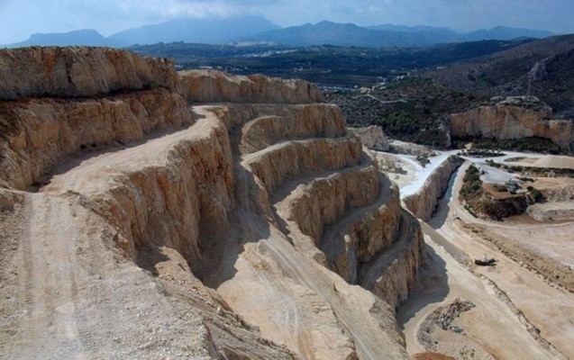 Autorizan la ampliación de una cantera de Dénia de donde se extraen áridos de más de 62 millones de años 