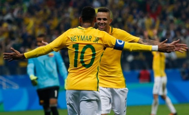 Neymar brilla y el sol vuelve a salir para la 'canarinha'