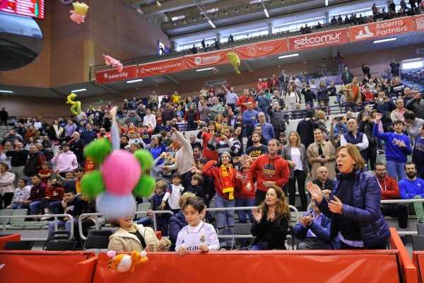 El peluche-pista vuelve al Palacio este viernes con el UCAM CB-Unicaja 