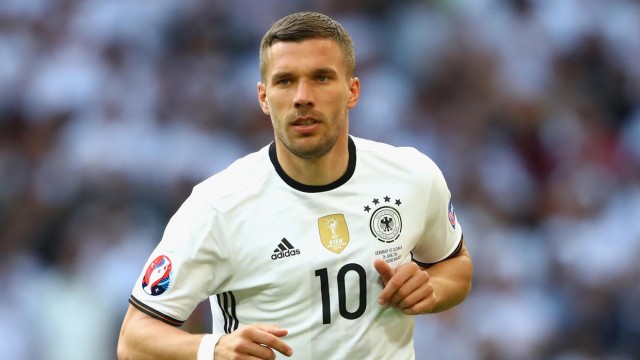 Lukas Podolski pone fin a su carrera como internacional 