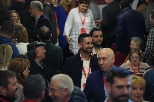 Bielsa se mantiene a la expectativa en la carrera del PSPV a la espera de que se revaloricen sus 'acciones'