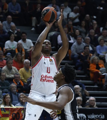 El Partizan se lleva el duelo de defensas y deja sin premio al Valencia