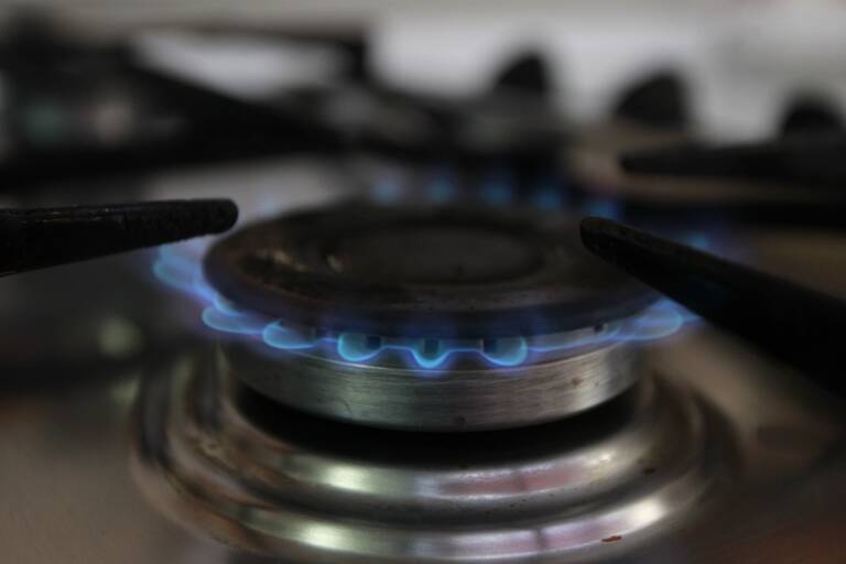 Los 27 acuerdan prorrogar un año el tope de 180 euros al gas y otras medidas frente a la crisis