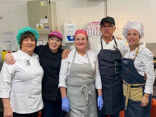 La Plataforma de Hostelería Ilicitana organiza una comida especial en la residencia Altabix