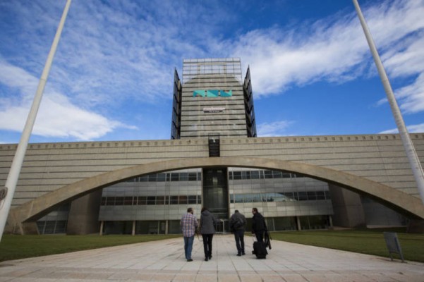 El sector audiovisual critica que la nueva RTVV pueda contratar a empresas no valencianas